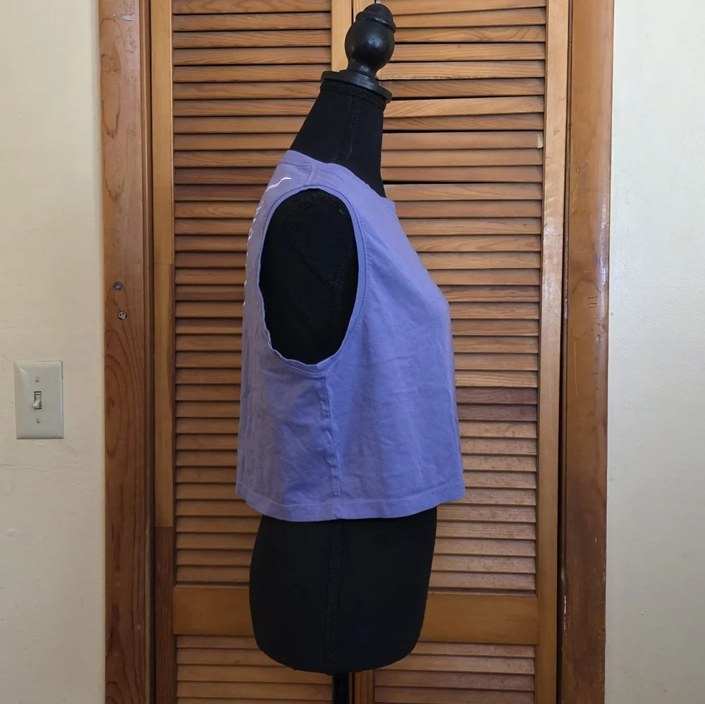 EUC Nike Women's Lavender Crop Top Tee Size Medium - Picture 2 of 4